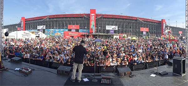 Joe Crowd Shot 600x276