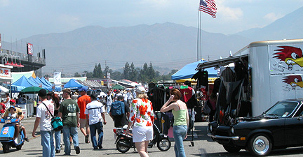 Wide shot of midway.