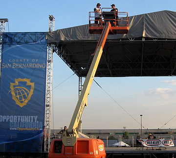 Real wide shot of Fan Zone stage.