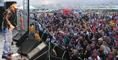 Joe w/Joan Jett crowd #1